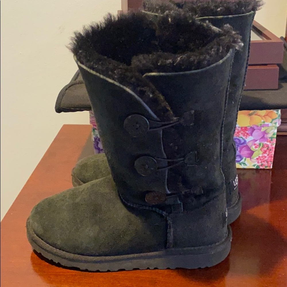 Black UGGS - Picture 3 of 3